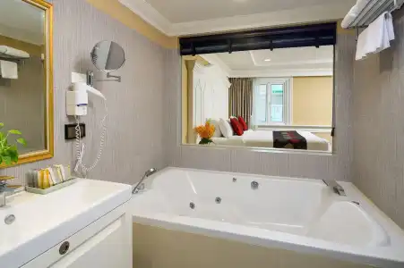 Kingston Suites - 44