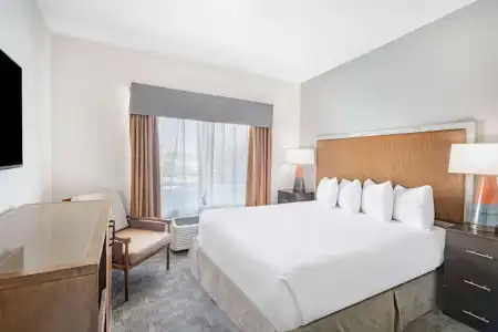 Ramada by Wyndham Bakersfield North - 25