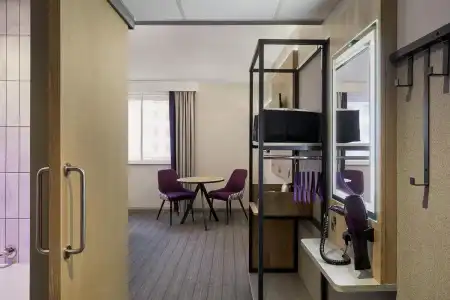 Premier Inn London Fulham - 30