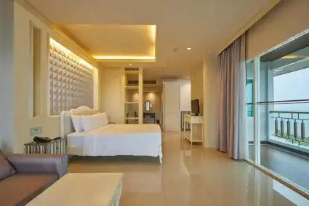 Welcome World Beachfront Resort - 4