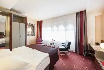 Premier Inn Köln City Mediapark - 32