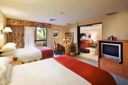 Howard Johnson by Wyndham Anaheim and Water Playground - 89