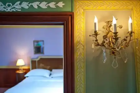 L'Hotel - 67