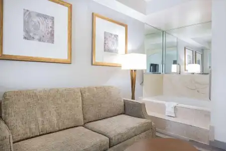 Ramada by Wyndham Bakersfield North - 35