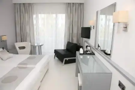 St. George Beach & Spa Resort - 10