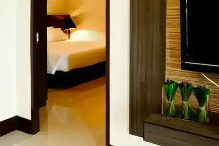 Crystal Suites Suvarnabhumi Airport - 43