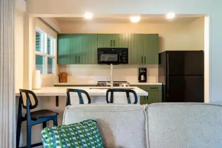 Royal Lahaina Resort & Bungalows - 11