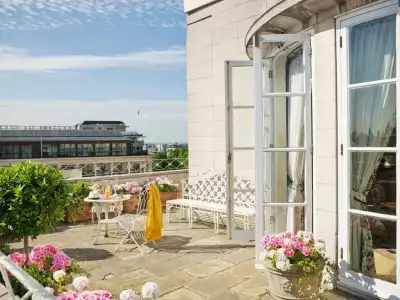 The Dorchester - 107
