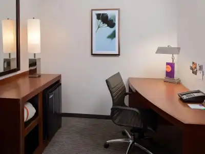 Hyatt Place Pittsburgh-North Shore - 39