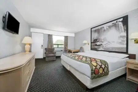 Super 8 by Wyndham Niagara Falls North - 11
