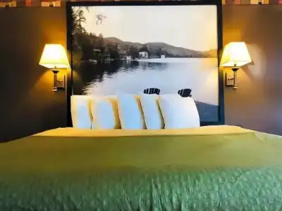 Super 8 by Wyndham Lake George/Downtown - 18