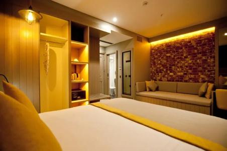 Seraglio & Suites - 111