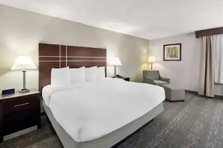 Best Western Luxbury Inn Fort Wayne - 36