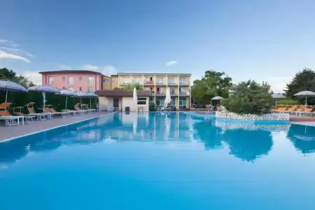 Bella Lazise - 21