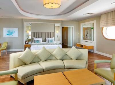 Titanic Deluxe Lara - 76