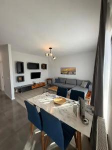Green Hills Suites - 98