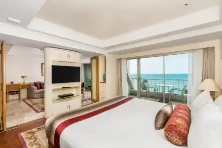 Royal Wing Suites & Spa Pattaya - 3