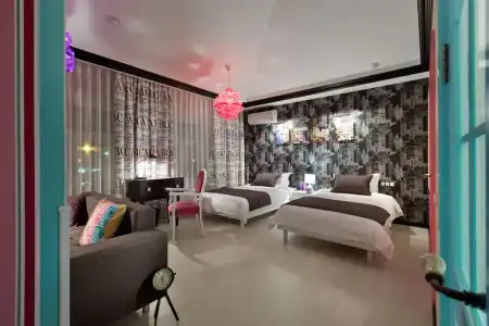 De Gaulle Boutique - 6