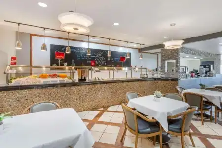 Best Western Plus El Paso Airport & Conference Center - 24