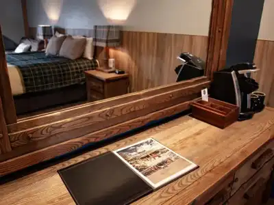 Glacier House Resort - 5