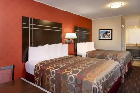 Best Western Plus Raffles Inn & Suites - 56