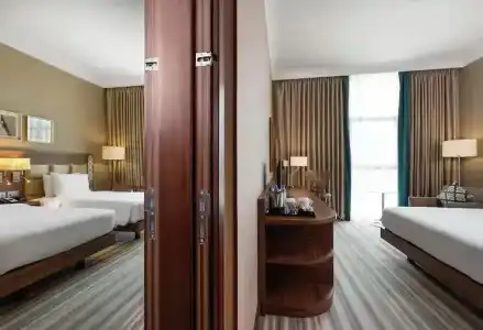 Hilton Garden Inn Dubai Al Muraqabat - Deira - 38