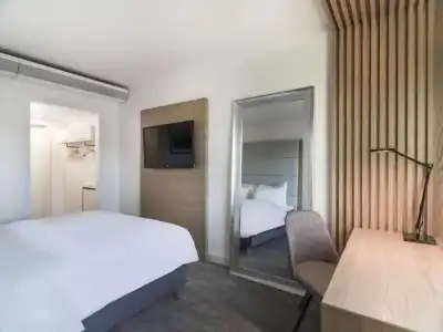 Radisson Blu, - 56