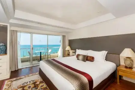 Royal Wing Suites & Spa Pattaya - 1