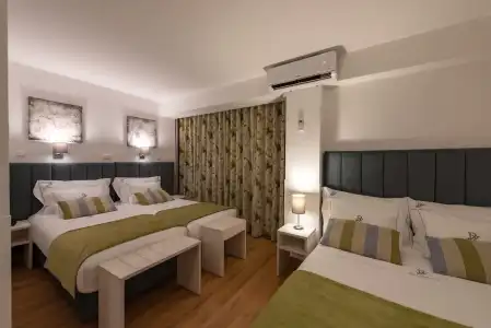 Dinya Lisbon - 14