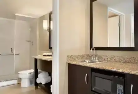Embassy Suites Los Angeles - Glendale - 40