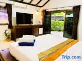 Bungalow with pool view