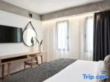 Suite with inland view