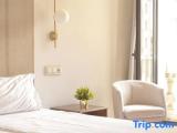 Standard Double room with street view