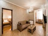 2 Bedrooms Sextuple Family Apartment