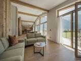 4 Bedrooms Apartment