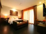 Standard room with pool view