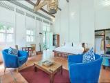 Suite with pool view