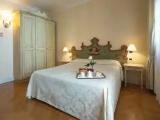 Standard room with partial view