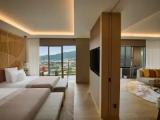 1 Bedroom Club Suite with balcony