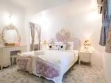 2 Bedrooms Villa