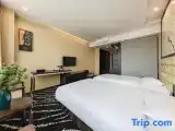 Standard Sextuple room with balcony and with city view