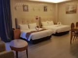 Sextuple Family Suite