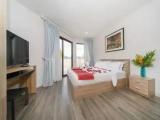 6 Bedrooms Residence