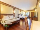 Deluxe room with pool view