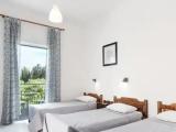 Standard Triple room with garden view