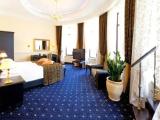Suite with pool view