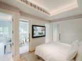 Suite with park view