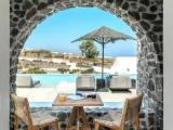 Suite with pool view