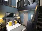 Signature Double Suite