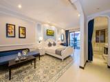 Suite with balcony and with pool view